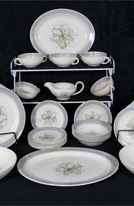 Susie Cooper Production Blue Orchid Pattern Dinnerware 35 Piece Set