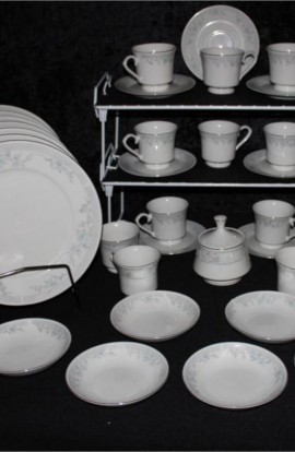 Fine Porcelain China of Japan Eloquence Pattern Dinnerware 43 Piece Set