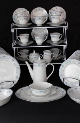 Noritake Contemporary Fine Bone China Blue Hill 2482 Pattern Dinnerware 72 Piece Set , Platter , Coffee Pot , 10 C and S