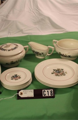 Wedgwood Pembroke T428 Corinthian Pattern China Dinnerware , A 25 Piece Set with Gravy Boat