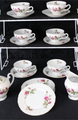 Fine China of Japan Royal Rose Pattern China Vintage Tea Set , A 21 Piece Set , Service for Six