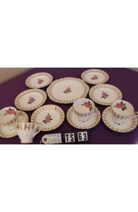 Elizabethan Fine Bone China Pink Rose & Rosebud Pattern 22kt Gold Vintage Tea Set